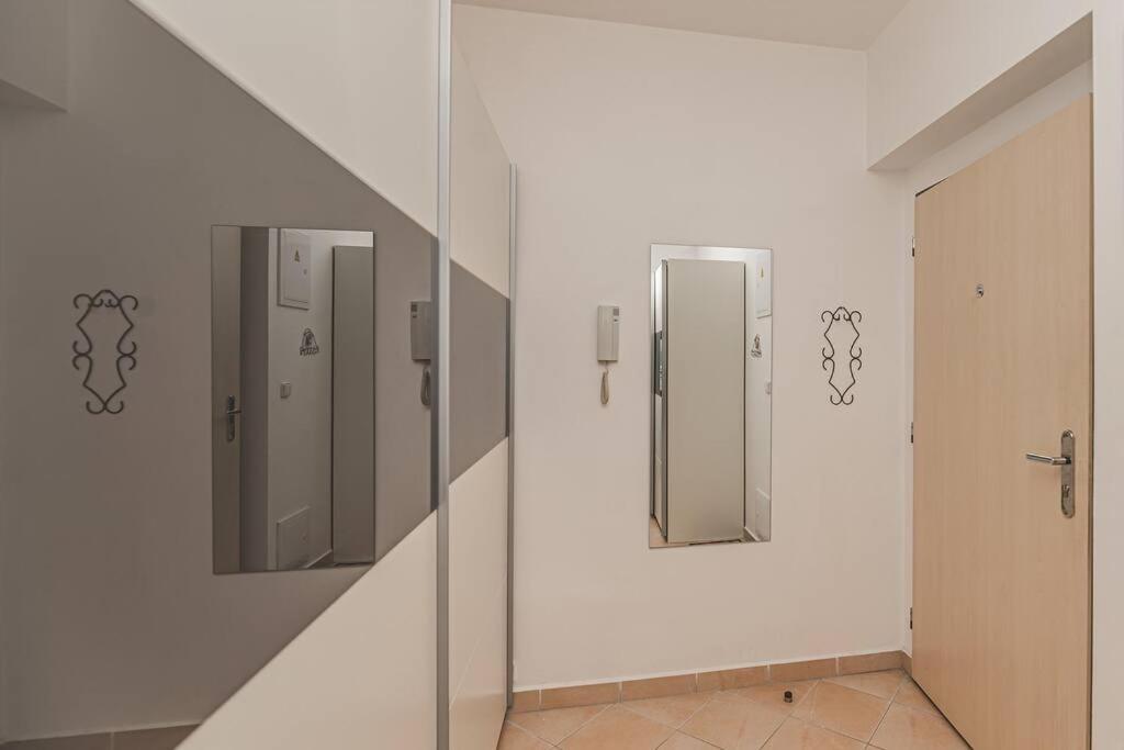 °°°Carolina'S Modern Apartment °°° Hradec Králové Exterior foto